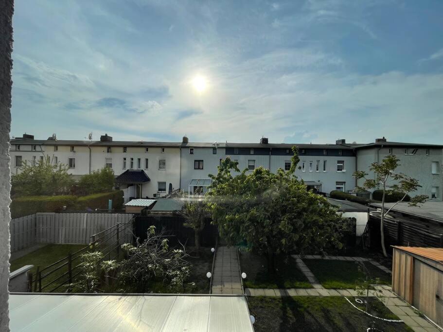 Schoenes Reihenhaus Mit Garten Magdeburg Exterior foto